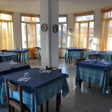 Hotel L'Ancora Ла-Калетта Екстер'єр фото