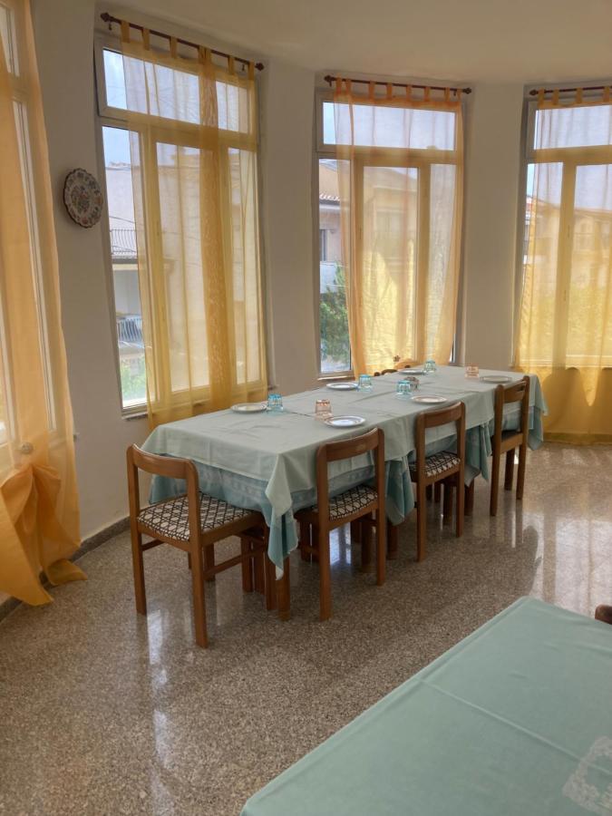 Hotel L'Ancora Ла-Калетта Екстер'єр фото