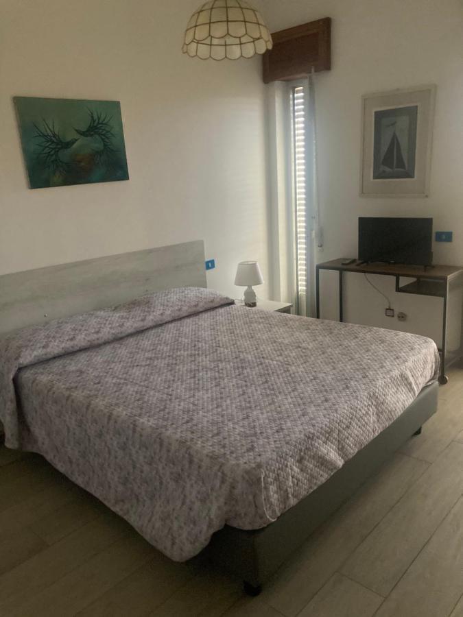 Hotel L'Ancora Ла-Калетта Екстер'єр фото