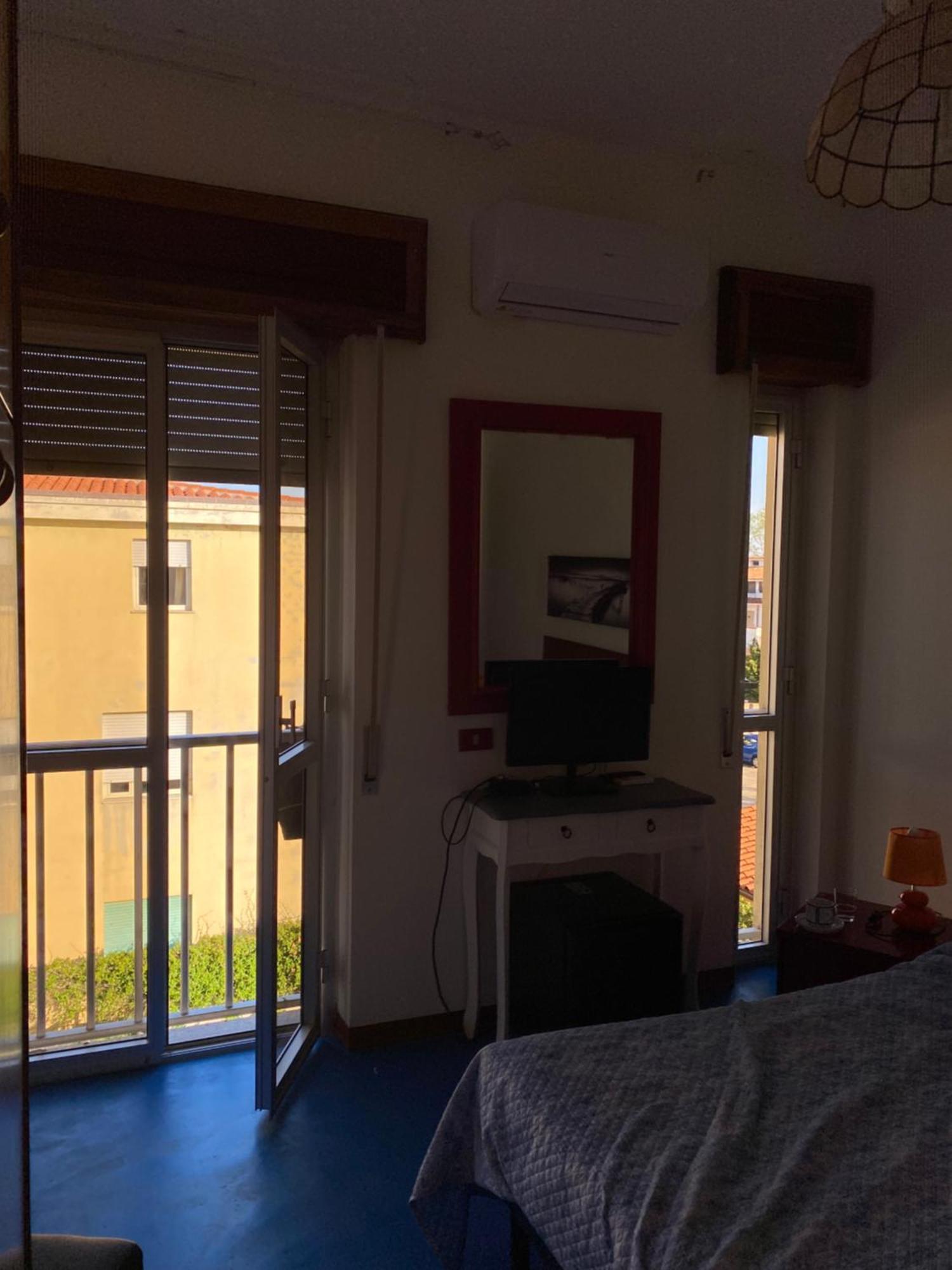 Hotel L'Ancora Ла-Калетта Екстер'єр фото