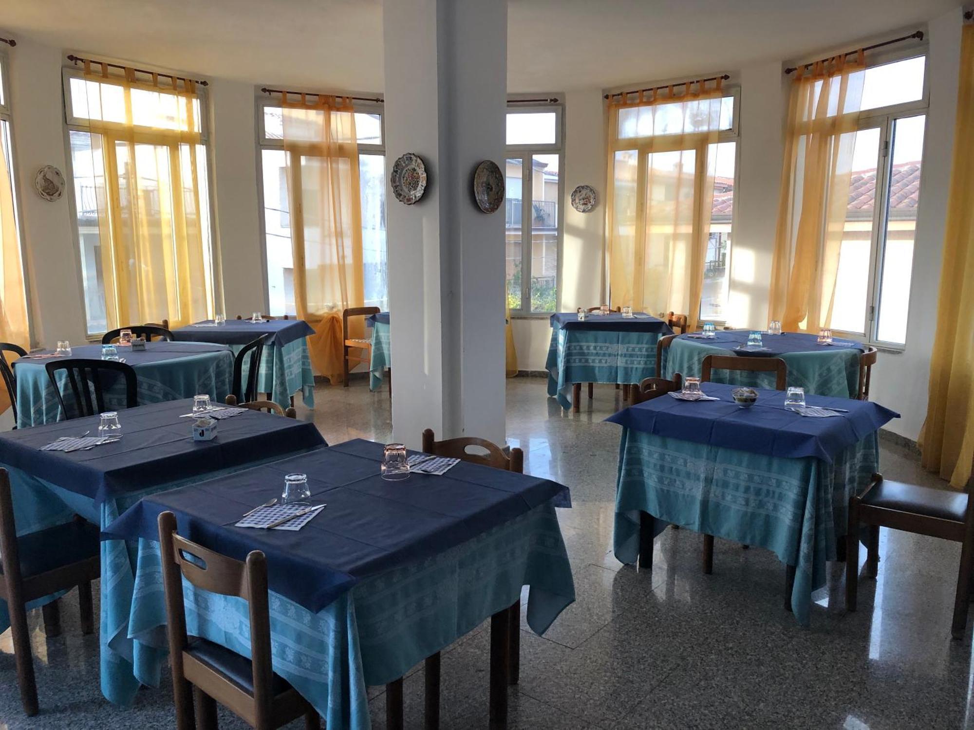 Hotel L'Ancora Ла-Калетта Екстер'єр фото